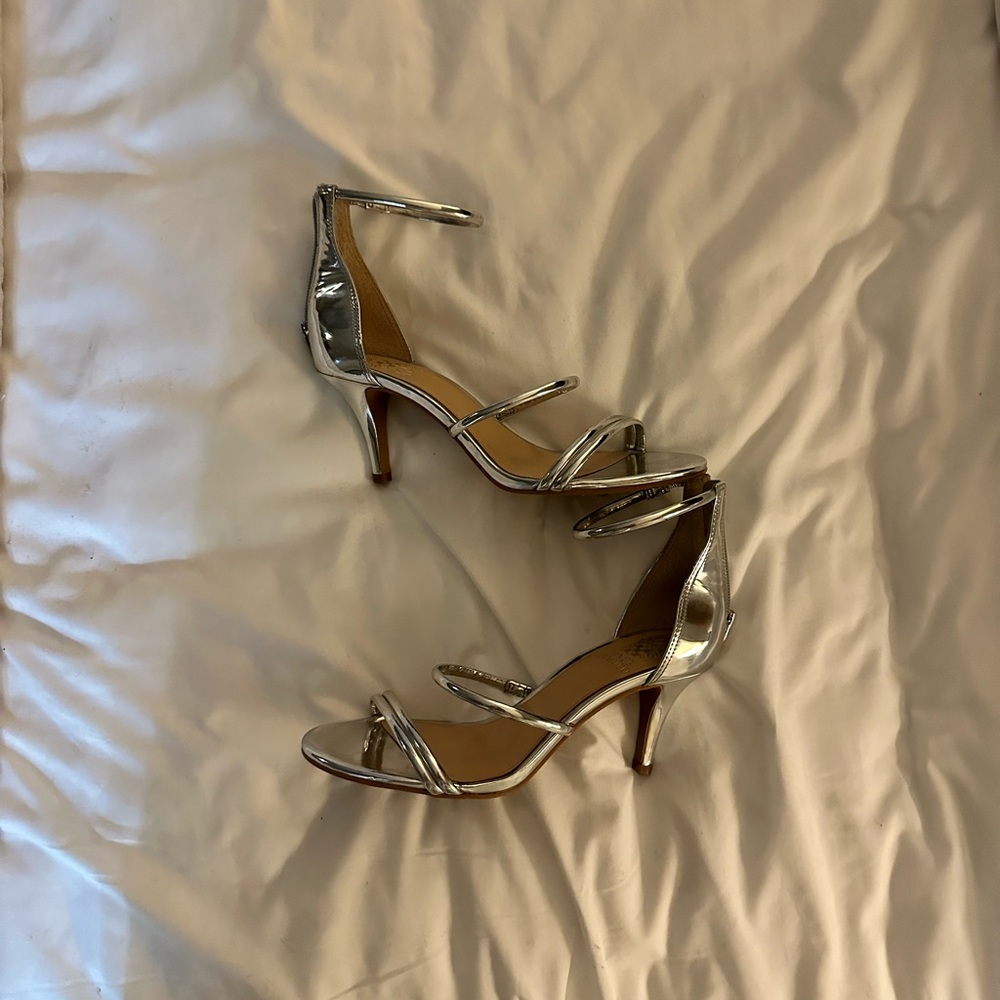 Silver Vince Camuto Heels sz 8.5 womens - Picture 2 of 7